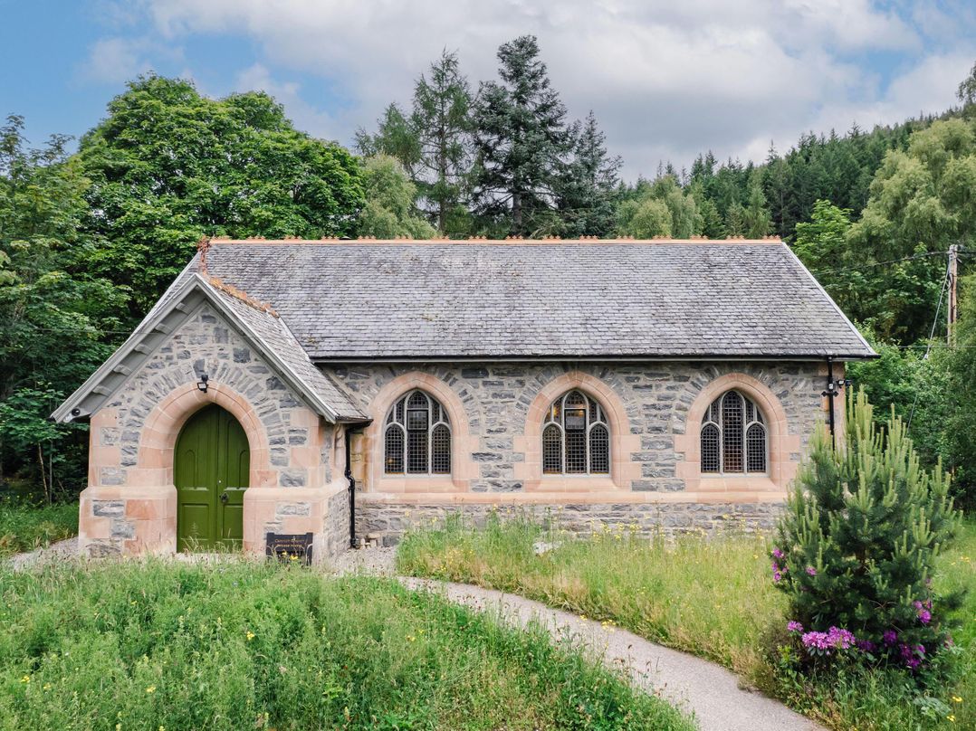 Grade C Church in Cannich Sleeps 2 Parking