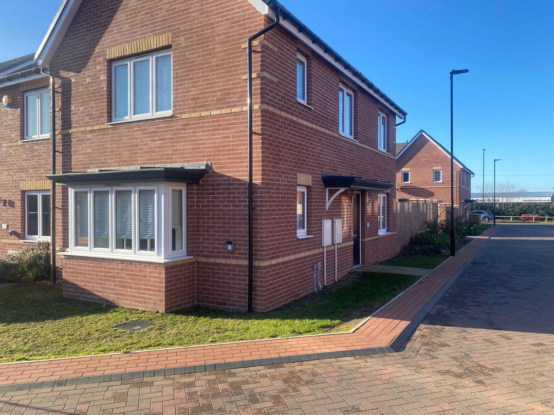 House Sleeps 6 with Garden and Parking