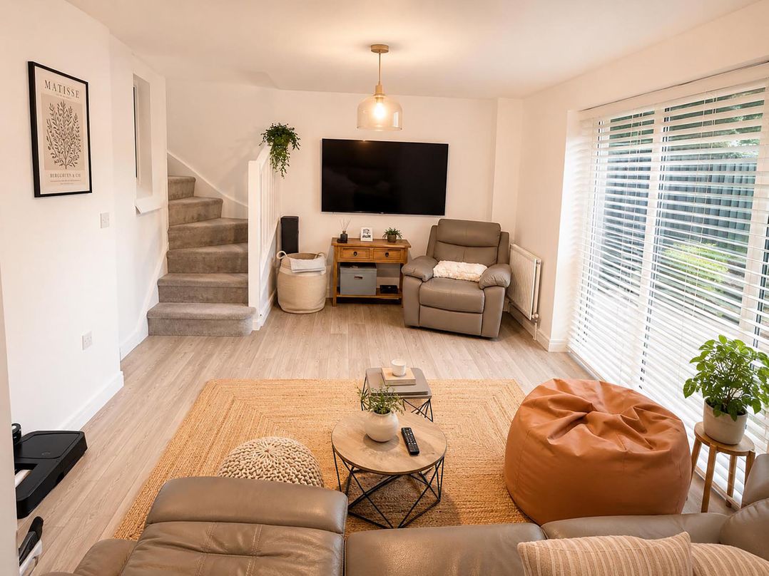 House Sleeps 6 with Garden and Parking