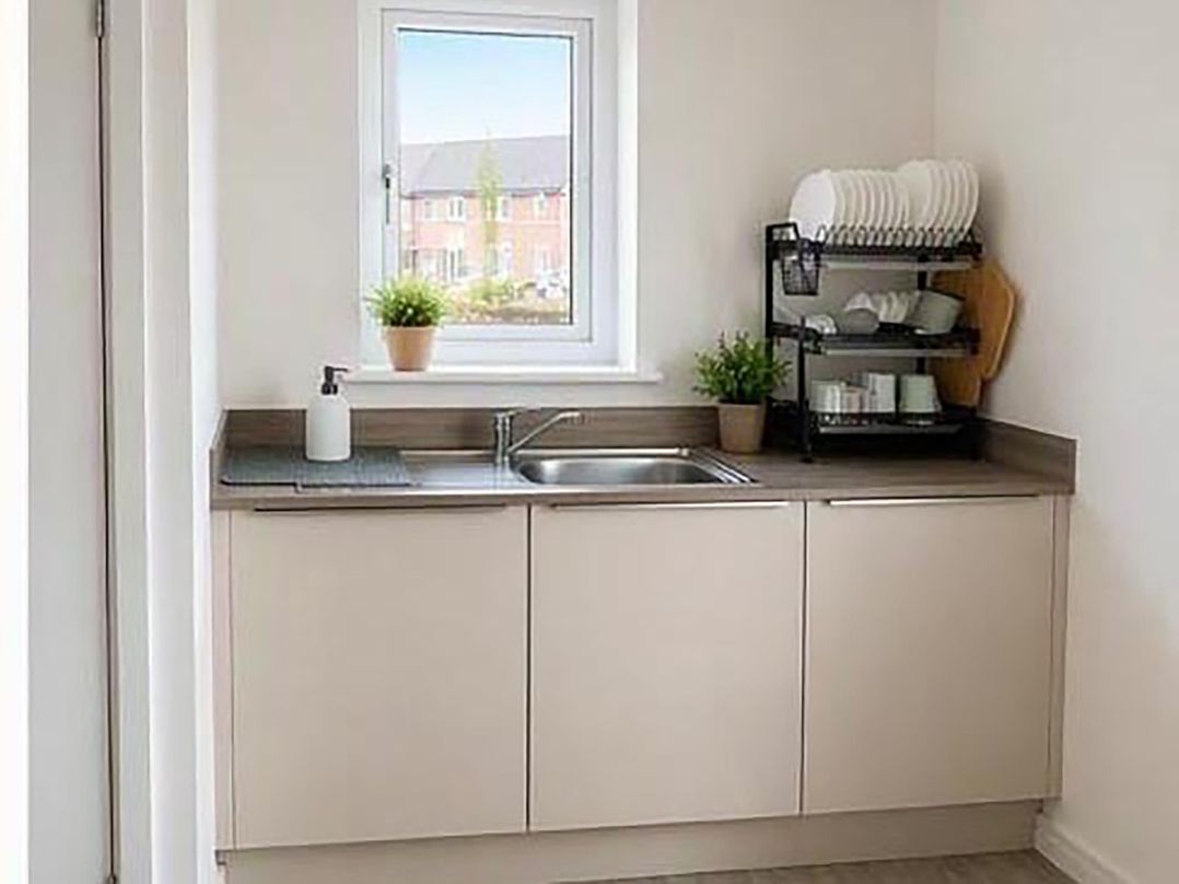 House Sleeps 6 with Garden and Parking