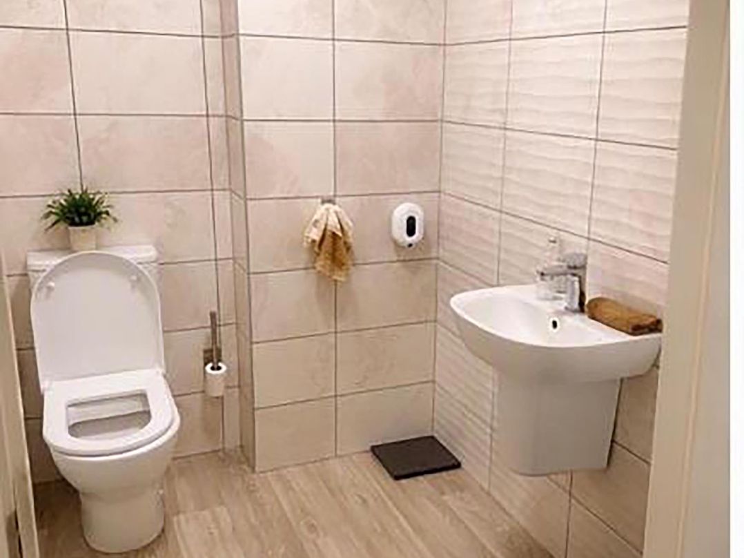 House Sleeps 6 with Garden and Parking