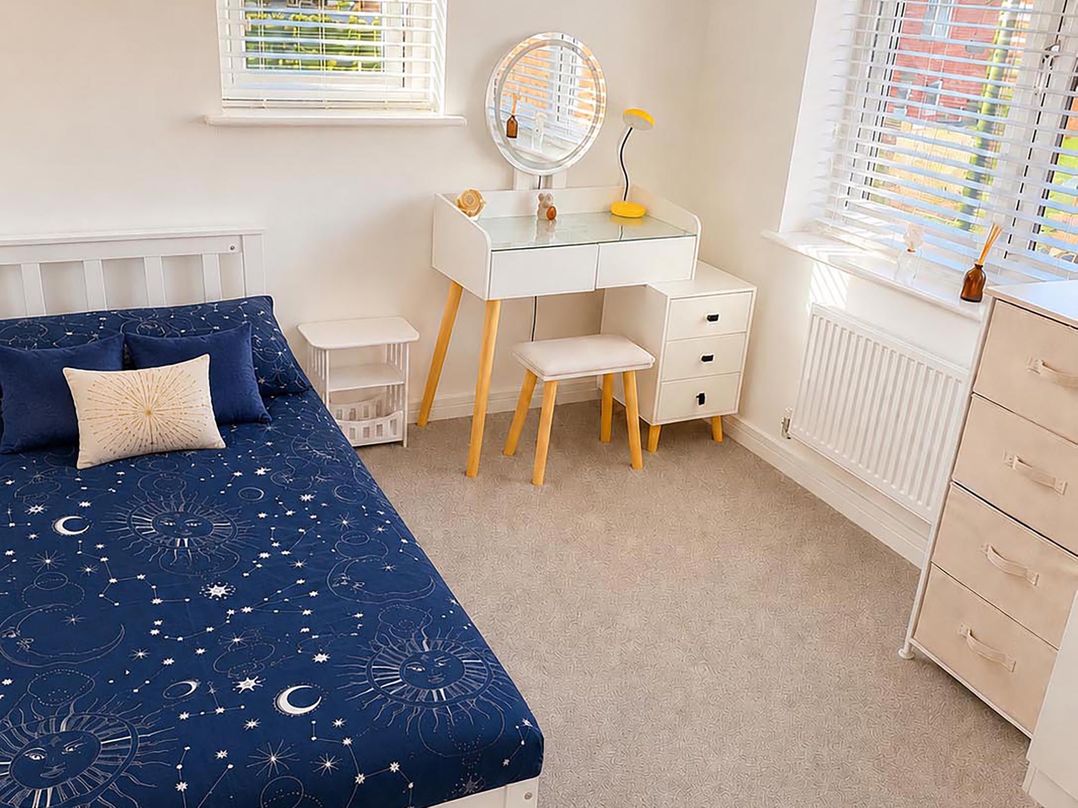 House Sleeps 6 with Garden and Parking