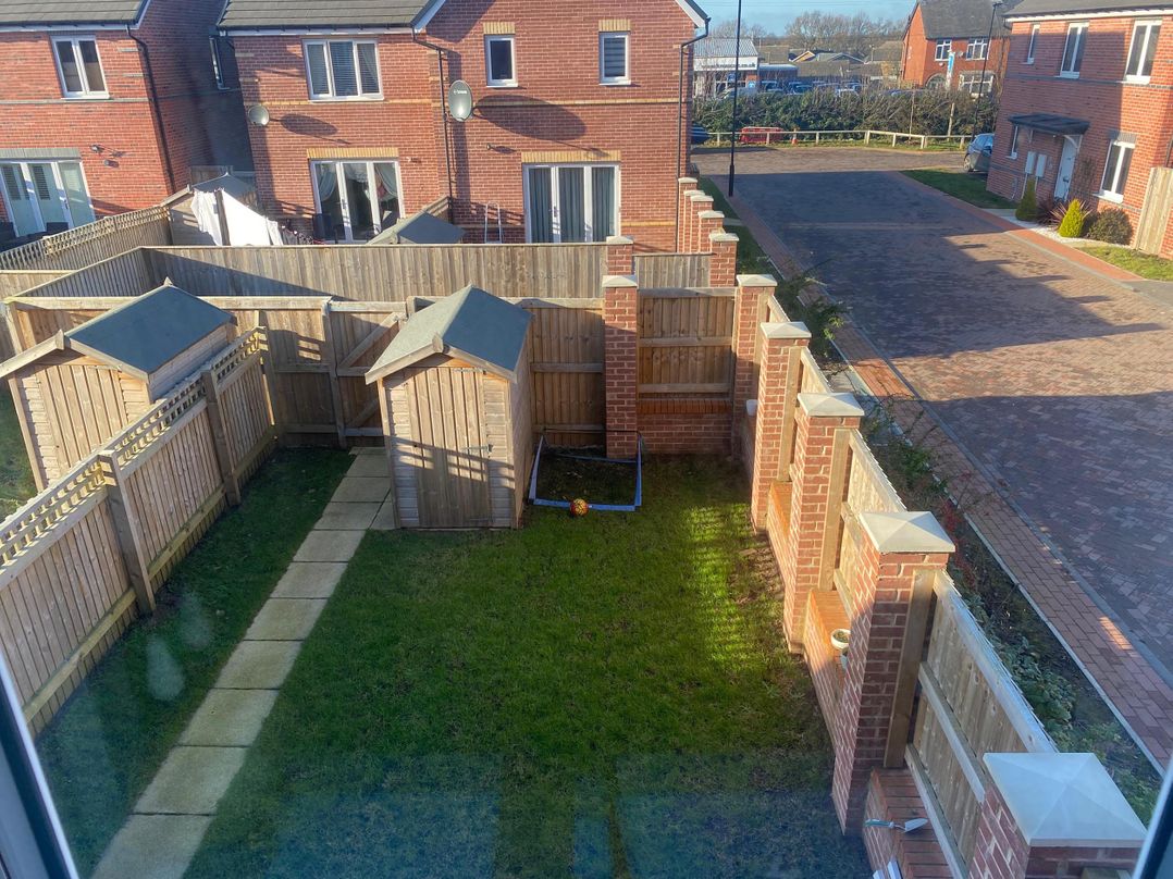 House Sleeps 6 with Garden and Parking