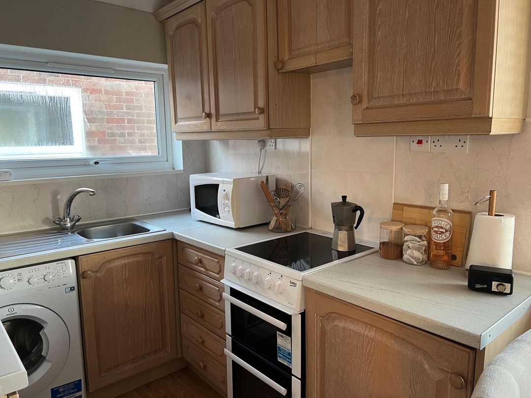 Beach Chalet 2 Bedrooms 4 Guests Parking