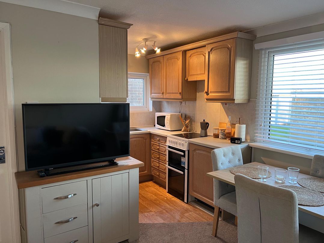 Beach Chalet 2 Bedrooms 4 Guests Parking