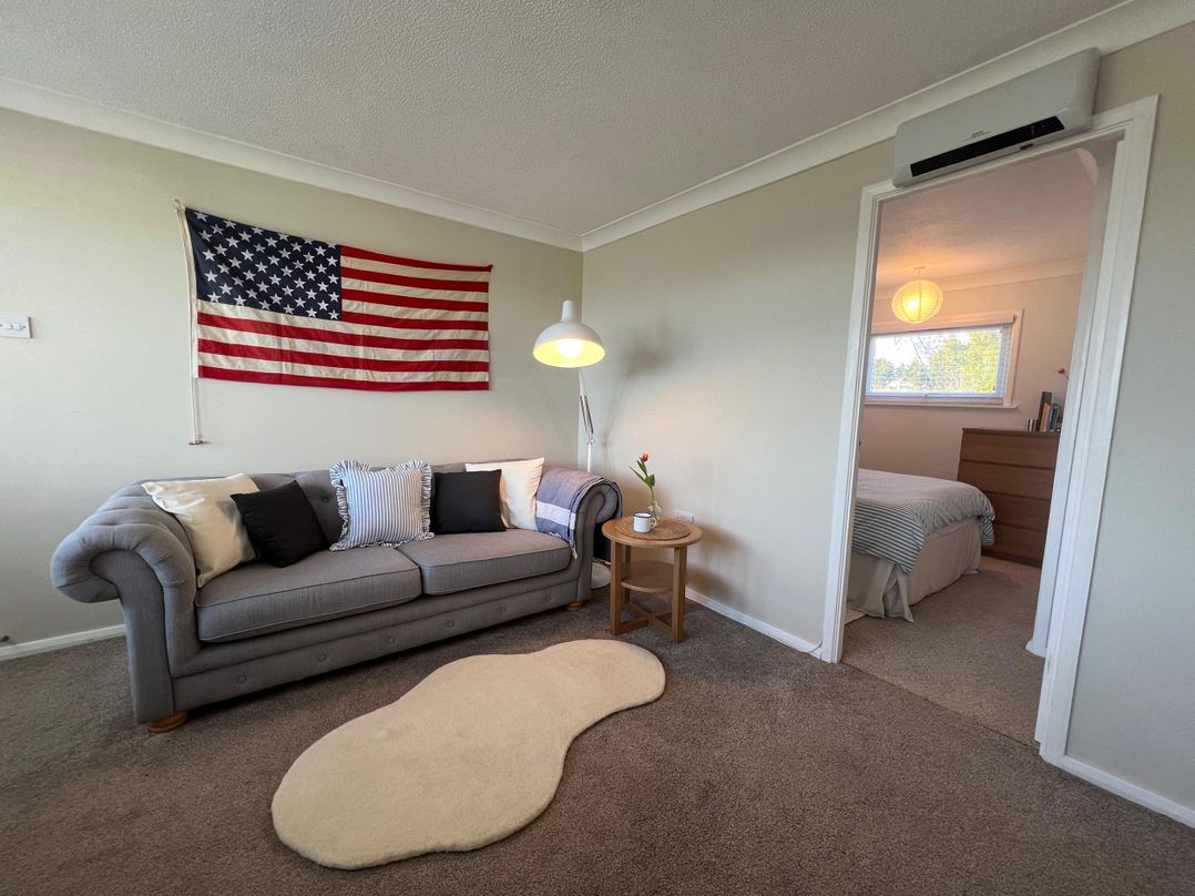 Beach Chalet 2 Bedrooms 4 Guests Parking