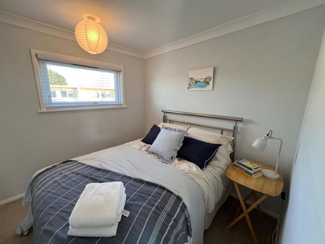 Beach Chalet 2 Bedrooms 4 Guests Parking
