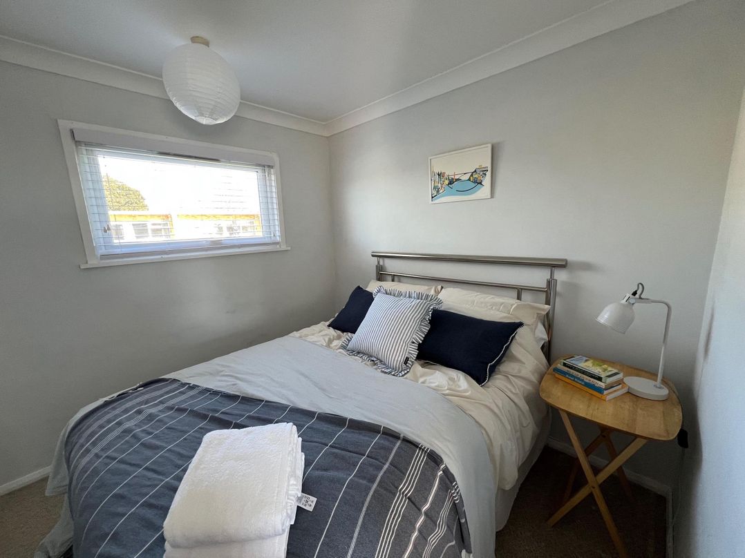 Beach Chalet 2 Bedrooms 4 Guests Parking