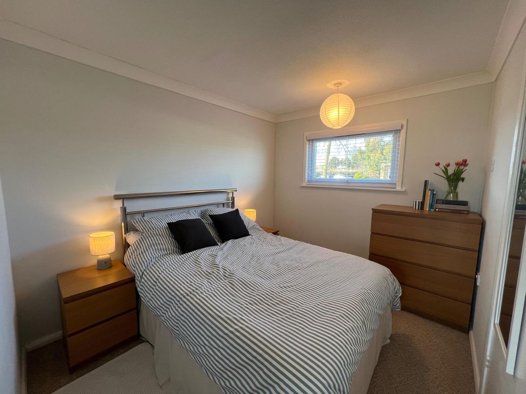Beach Chalet 2 Bedrooms 4 Guests Parking