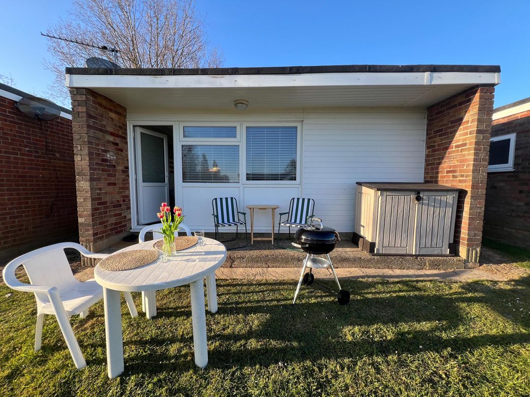 Beach Chalet 2 Bedrooms 4 Guests Parking
