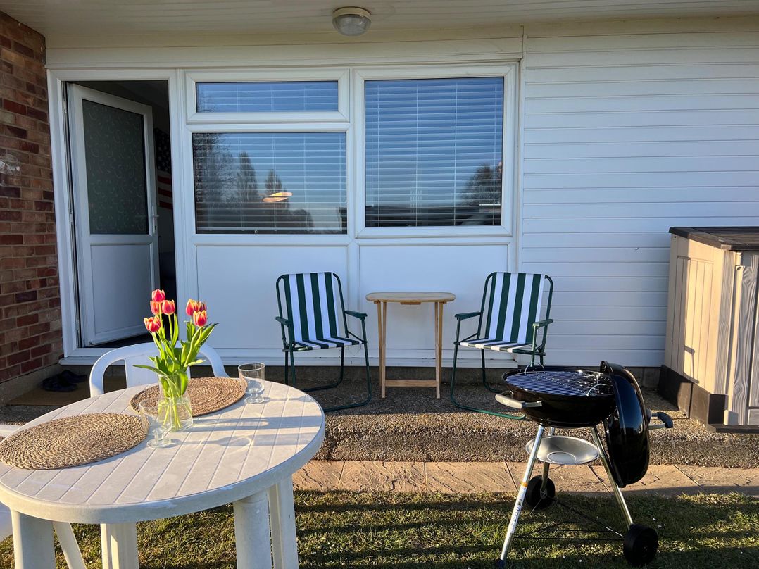 Beach Chalet 2 Bedrooms 4 Guests Parking