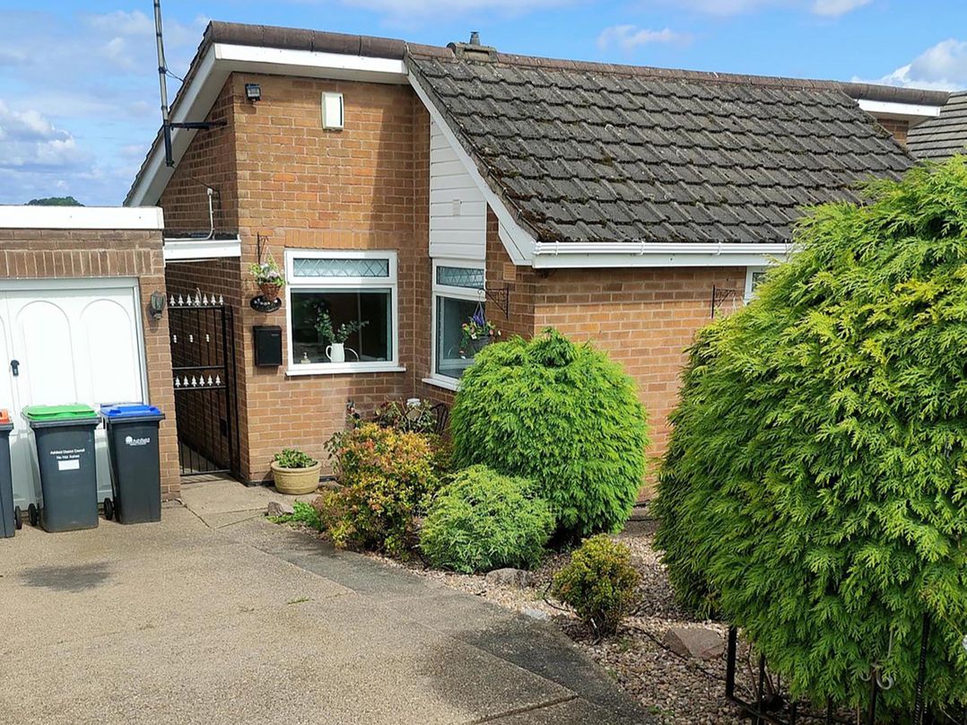 Split Level Bungalow Sleeps4 Close to walks