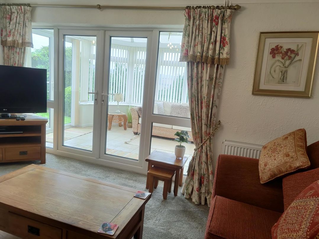 Split Level Bungalow Sleeps4 Close to walks