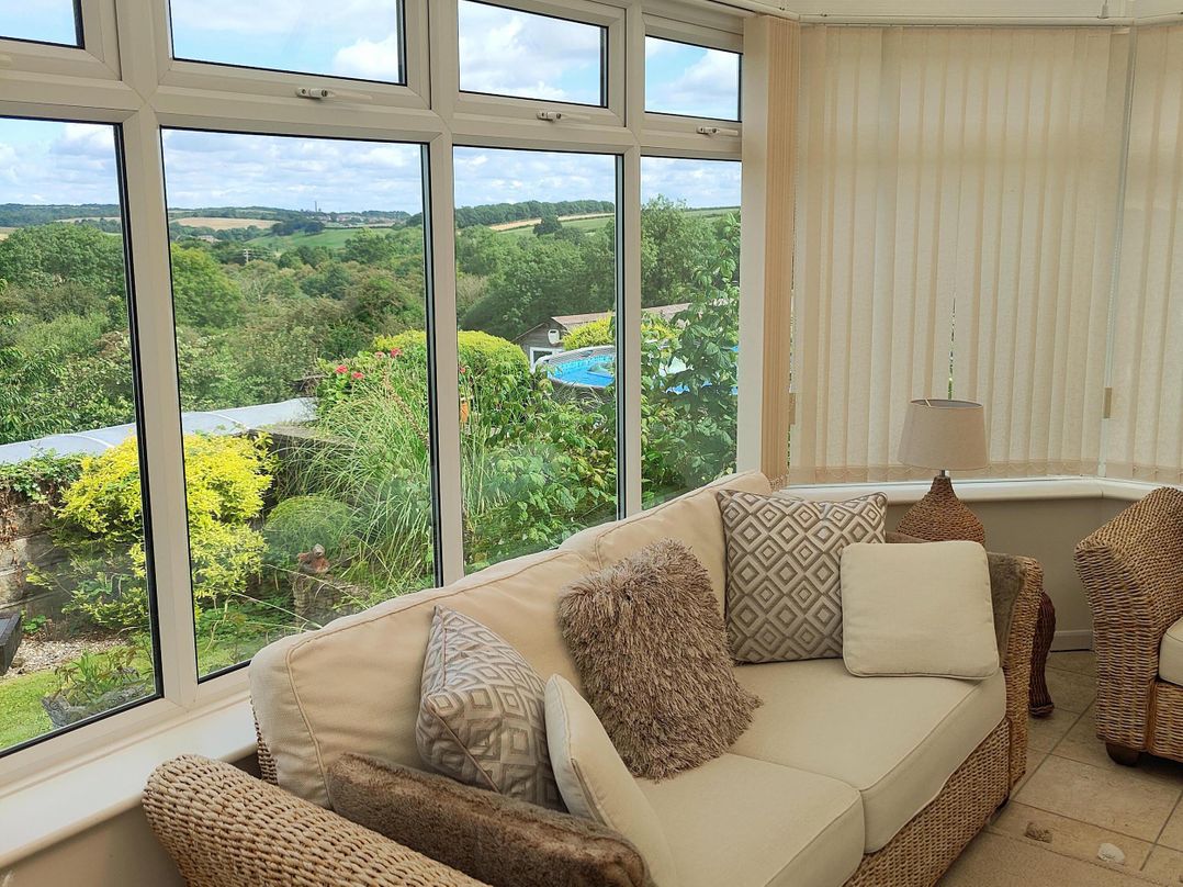 Split Level Bungalow Sleeps4 Close to walks