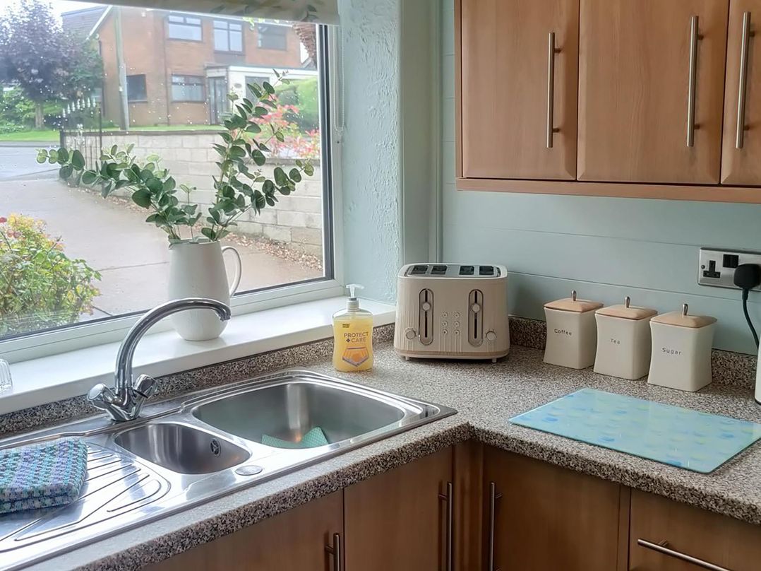 Split Level Bungalow Sleeps4 Close to walks