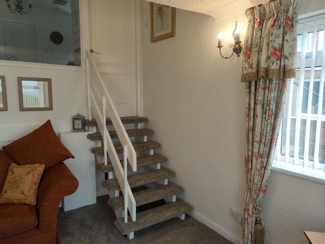 Split Level Bungalow Sleeps4 Close to walks