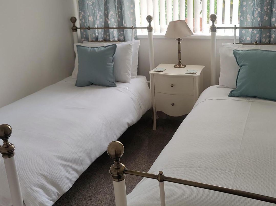Split Level Bungalow Sleeps4 Close to walks