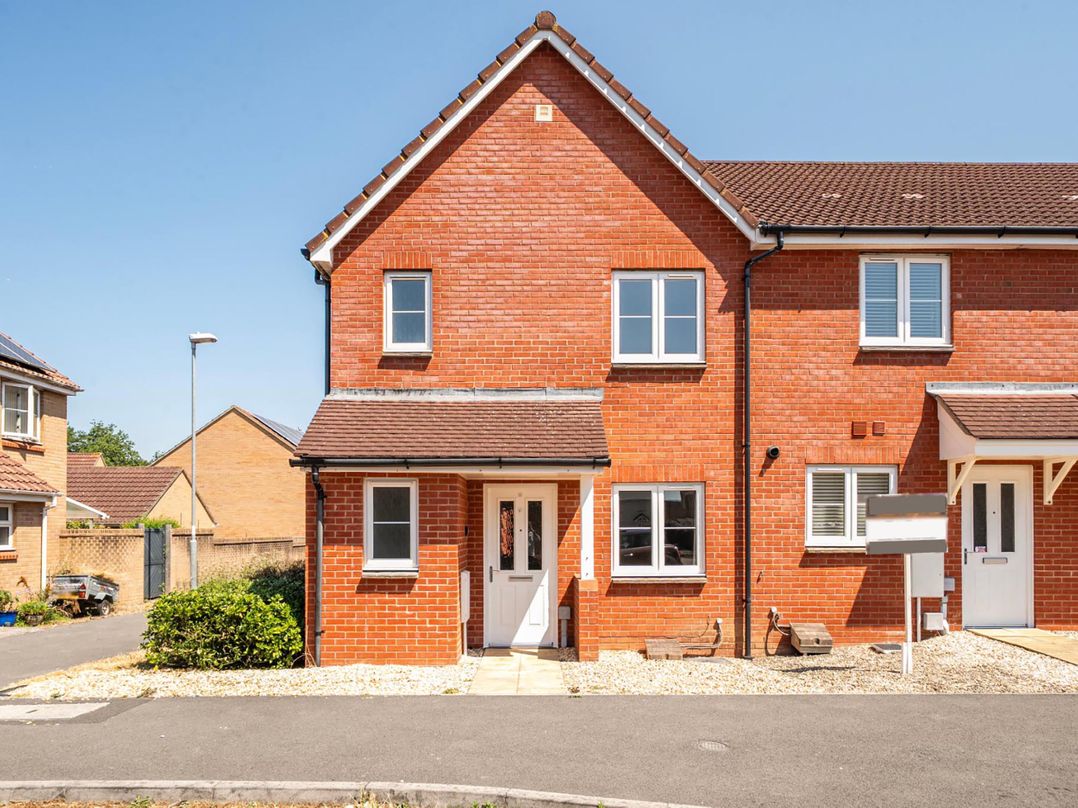 House Sleeps 6 Enclosed Garden Pet Friendly
