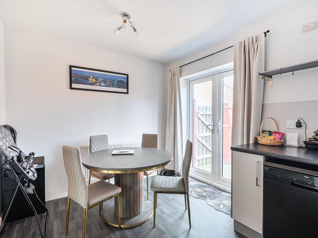 House Sleeps 6 Enclosed Garden Pet Friendly