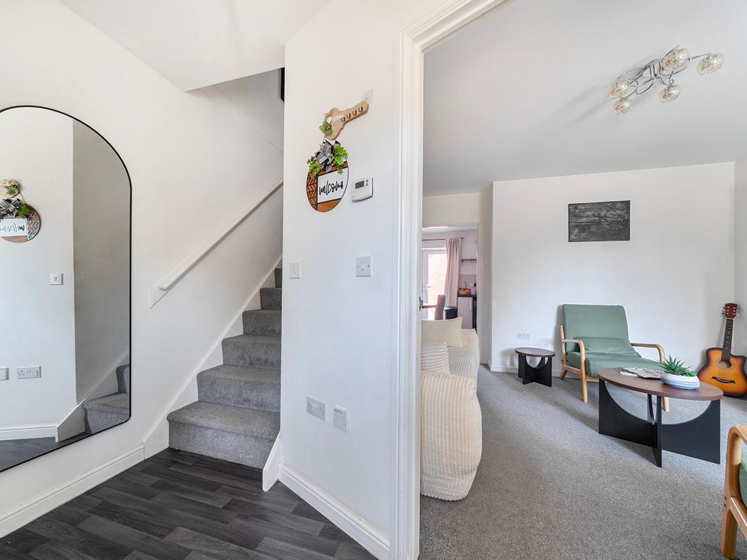 House Sleeps 6 Enclosed Garden Pet Friendly