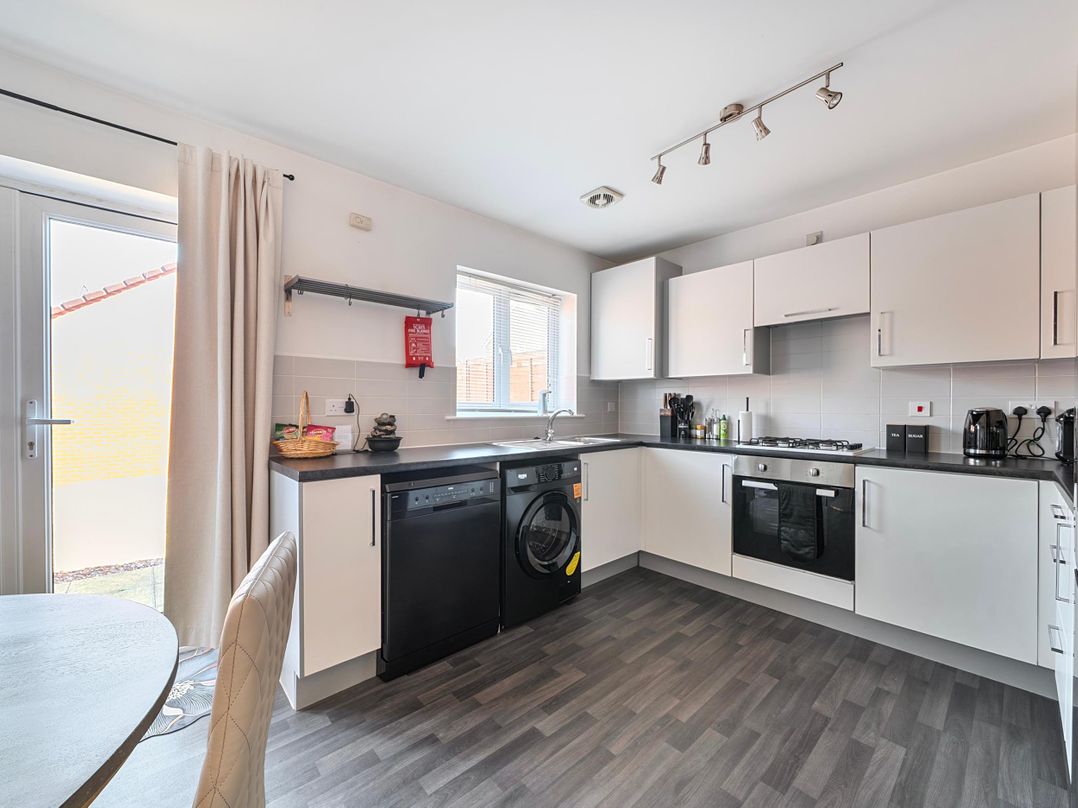 House Sleeps 6 Enclosed Garden Pet Friendly