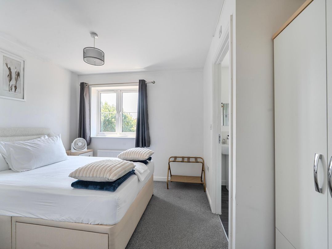 House Sleeps 6 Enclosed Garden Pet Friendly