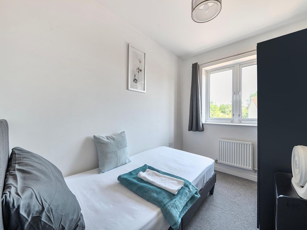 House Sleeps 6 Enclosed Garden Pet Friendly