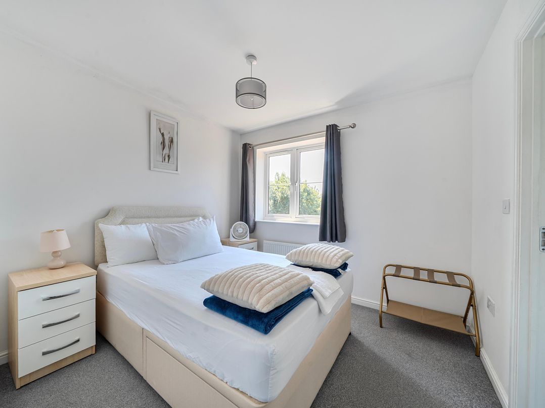 House Sleeps 6 Enclosed Garden Pet Friendly