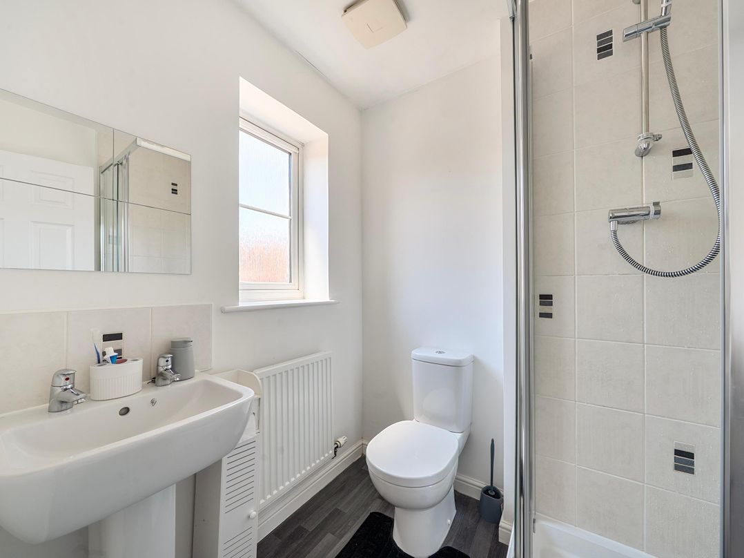 House Sleeps 6 Enclosed Garden Pet Friendly