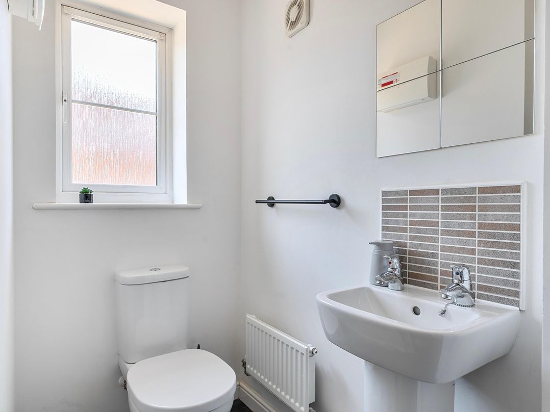 House Sleeps 6 Enclosed Garden Pet Friendly