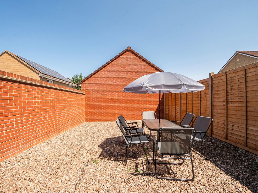 House Sleeps 6 Enclosed Garden Pet Friendly