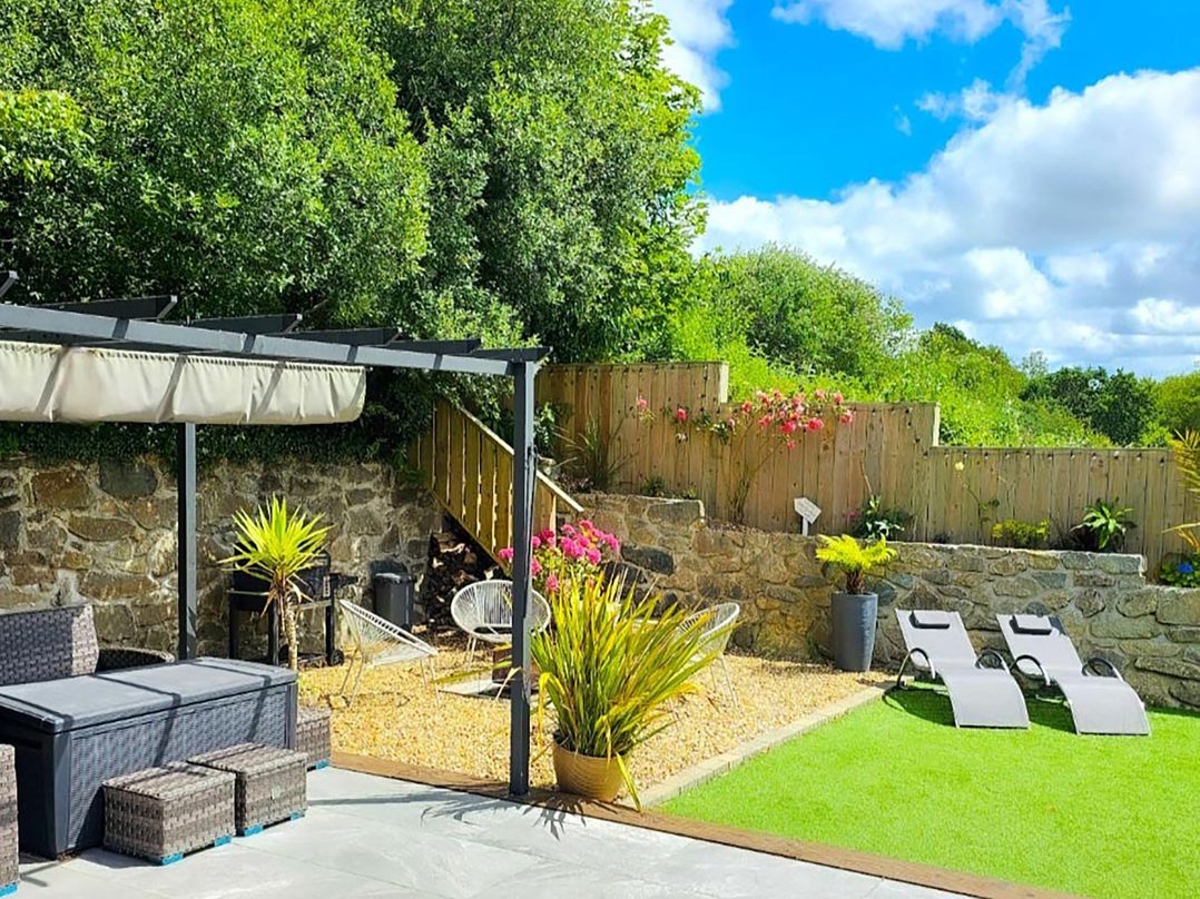 4 Bed Villa Sleeps 8 Private Terrace Free parking