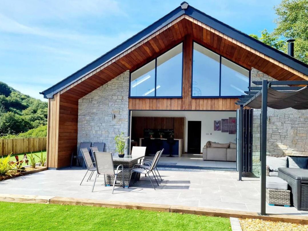 4 Bed Villa Sleeps 8 Private Terrace Free parking