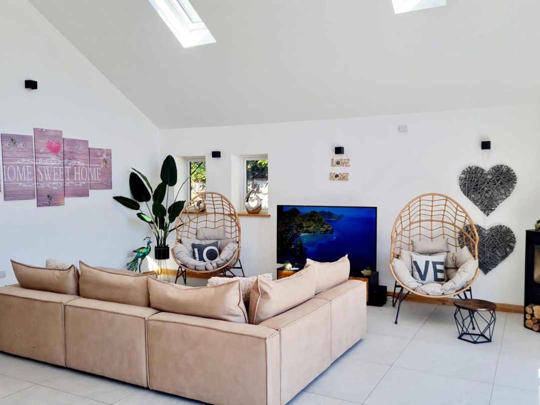 4 Bed Villa Sleeps 8 Private Terrace Free parking