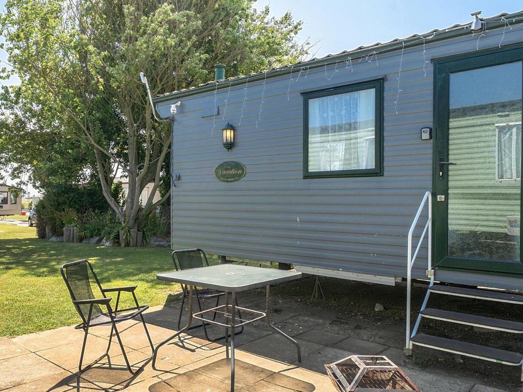 3 Bed Caravan Sleeps 8 Pets Garden Parking