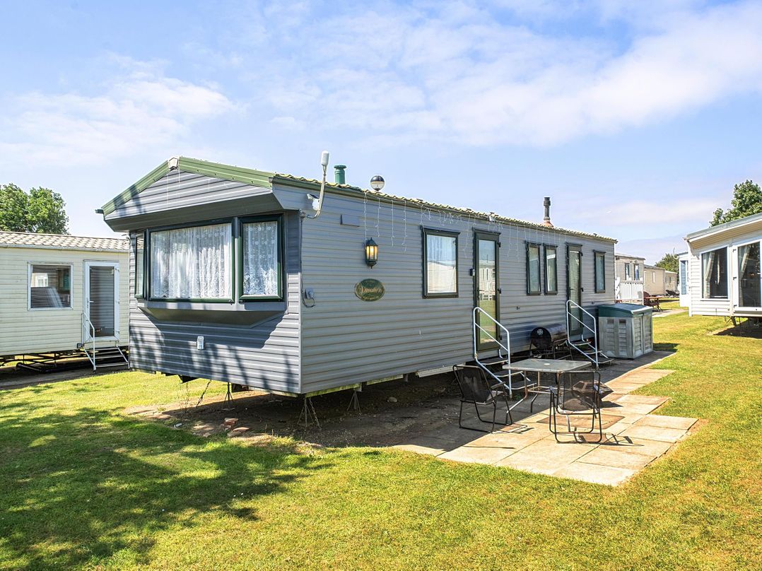 3 Bed Caravan Sleeps 8 Pets Garden Parking