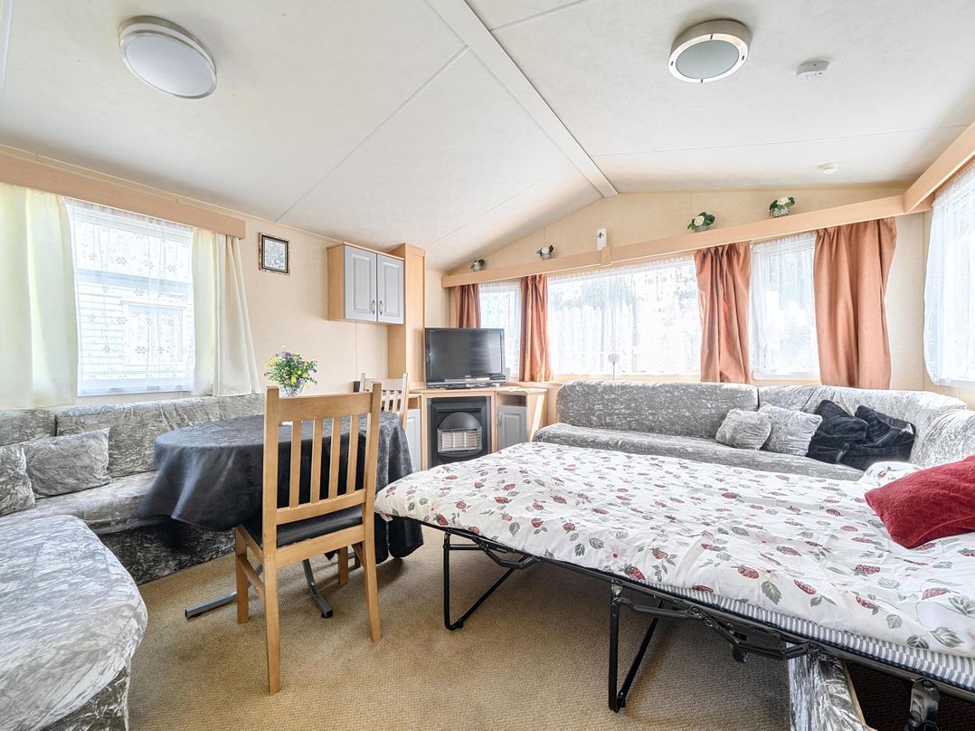 3 Bed Caravan Sleeps 8 Pets Garden Parking