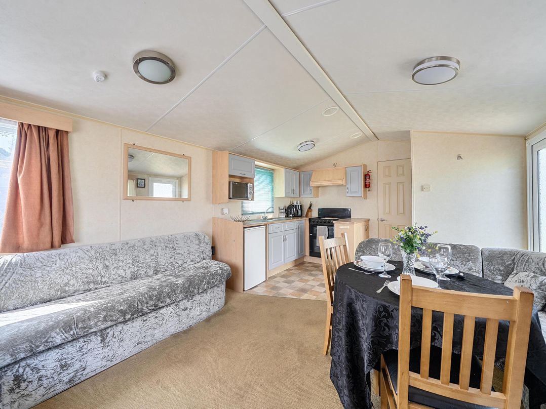 3 Bed Caravan Sleeps 8 Pets Garden Parking