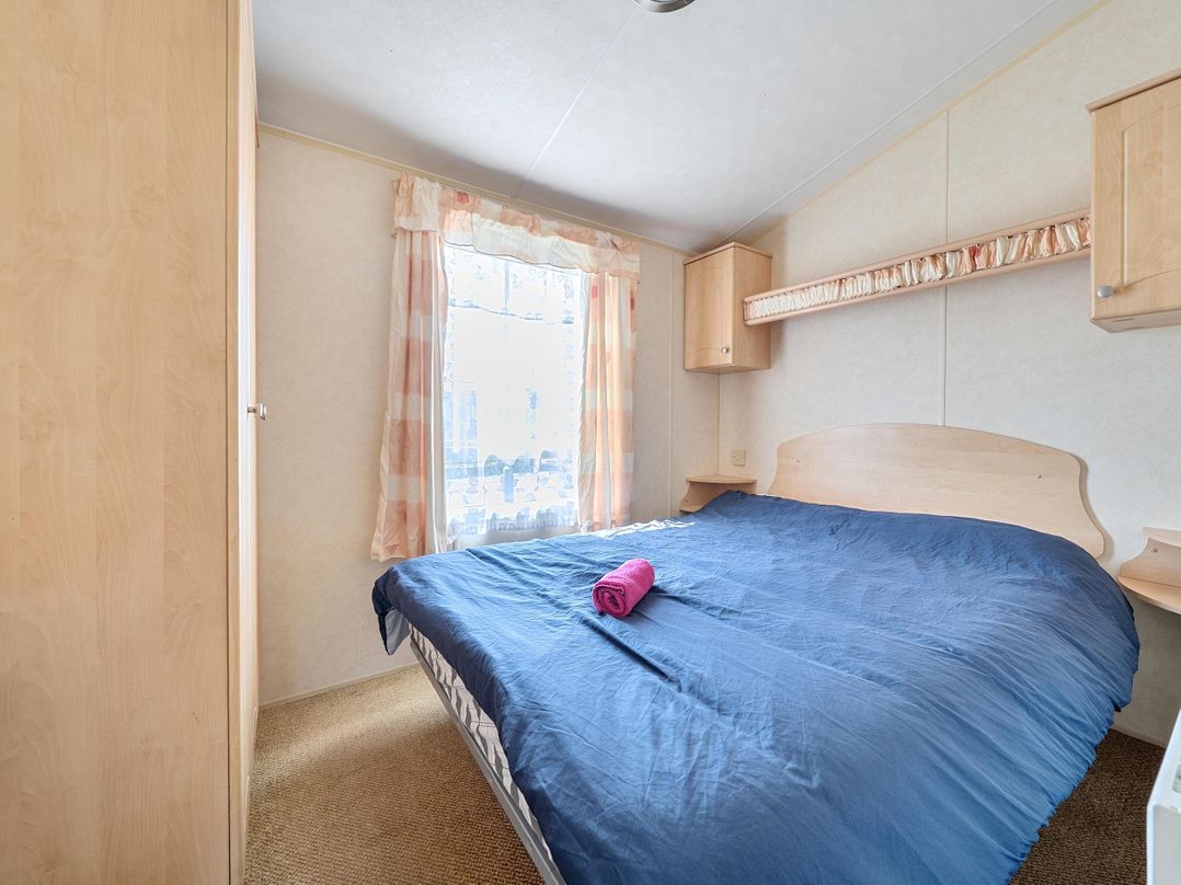 3 Bed Caravan Sleeps 8 Pets Garden Parking