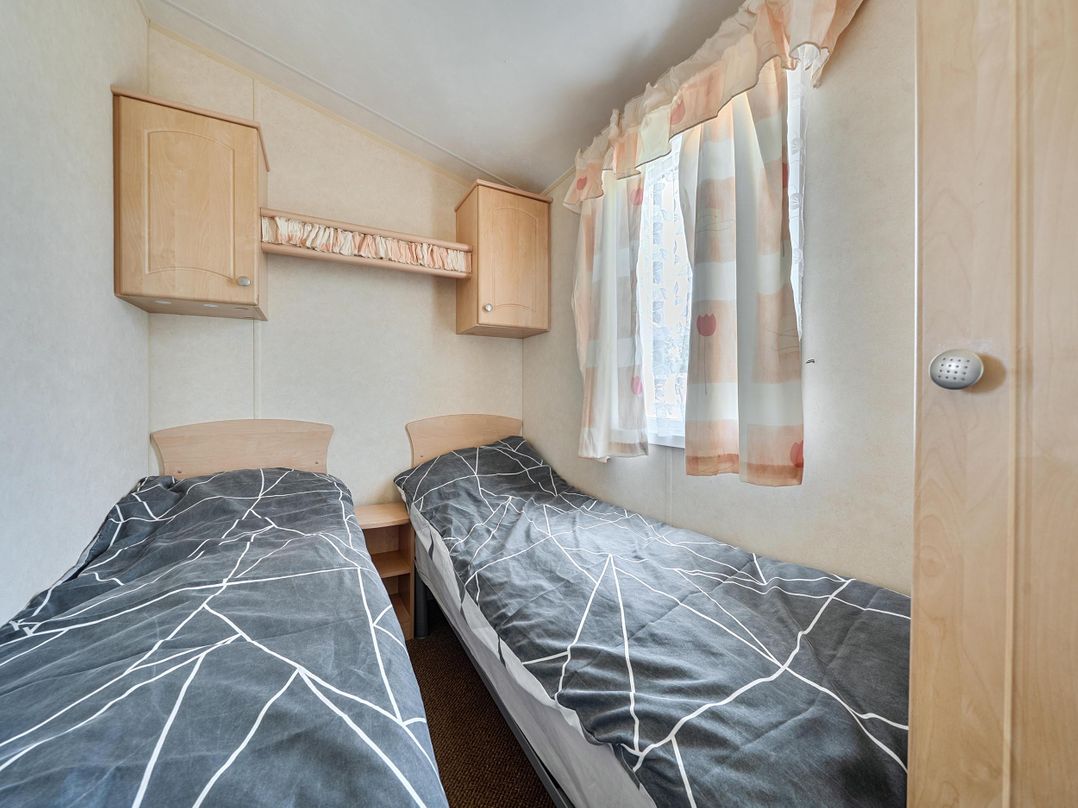 3 Bed Caravan Sleeps 8 Pets Garden Parking