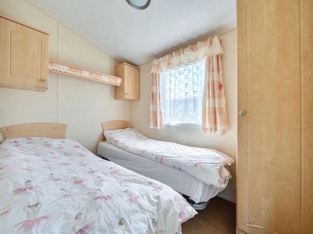 3 Bed Caravan Sleeps 8 Pets Garden Parking
