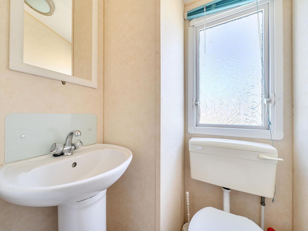 3 Bed Caravan Sleeps 8 Pets Garden Parking