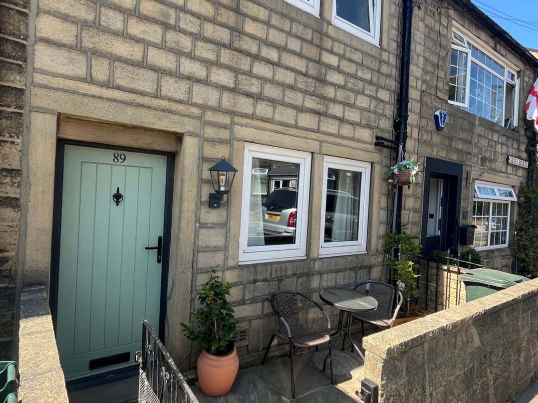 Cozy Cottage Retreat near Haworth log burner