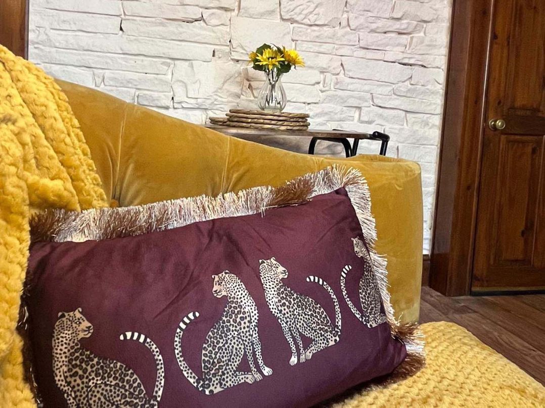 Cozy Cottage Retreat near Haworth log burner