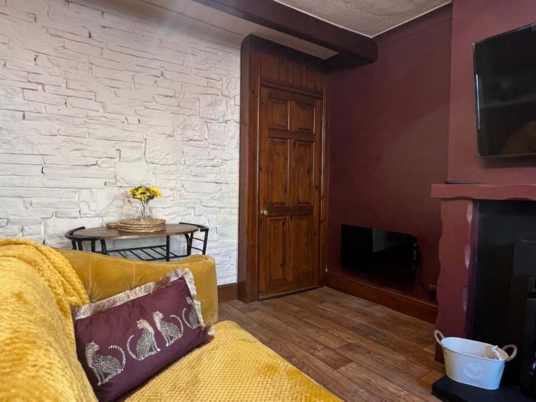 Cozy Cottage Retreat near Haworth log burner