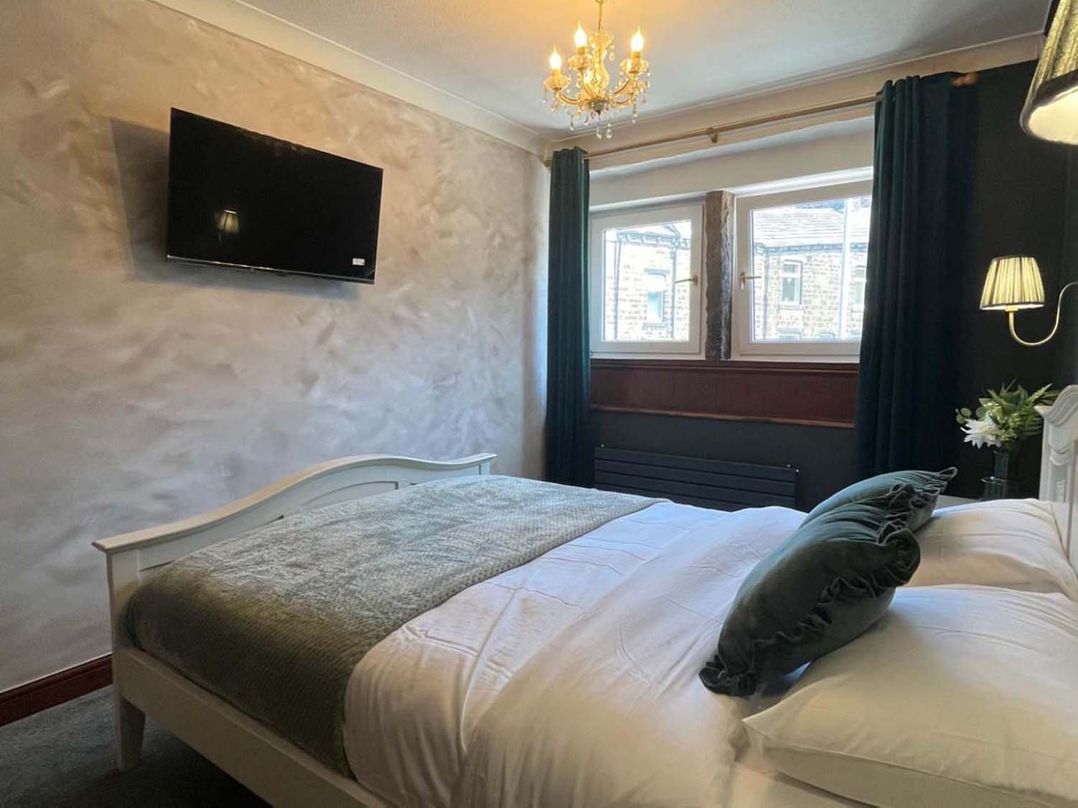 Cozy Cottage Retreat near Haworth log burner