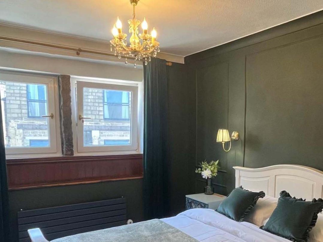 Cozy Cottage Retreat near Haworth log burner