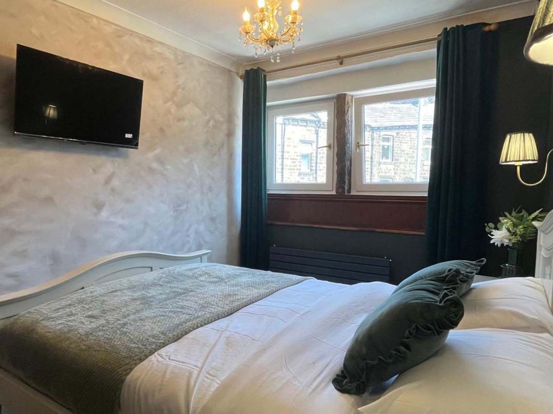 Cozy Cottage Retreat near Haworth log burner