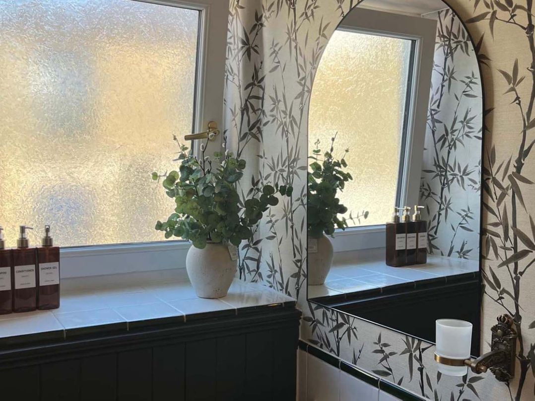 Cozy Cottage Retreat near Haworth log burner