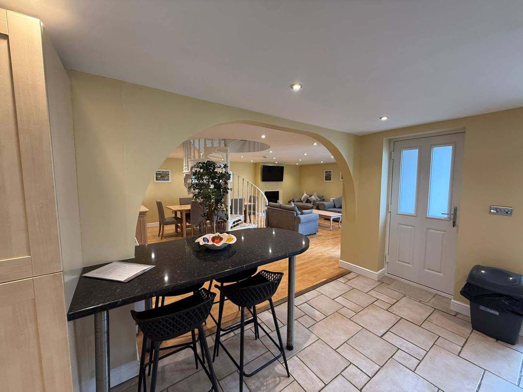 Lymington Seaside Cottage Retreat